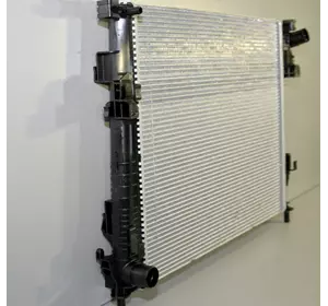 Радиатор охлаждения двигателя на Renault Trafic 06->2014 2.0dCi (+/-AC) — Renault (Оригинал) - 8200411166