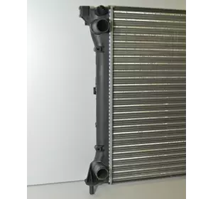 Радиатор охлаждения на Renault Trafic 03->2006 2.5dCi (135 л.с.) -AC — Renault (оригинал) - 8200297815