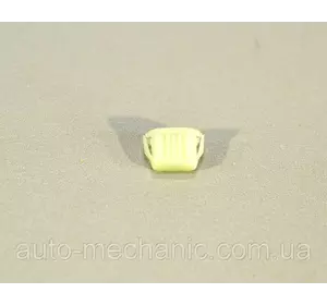Клипса крепления обшивки внутреней на Renault Trafic II 2001->2014 - Renault (Оригинал) - 7703081233